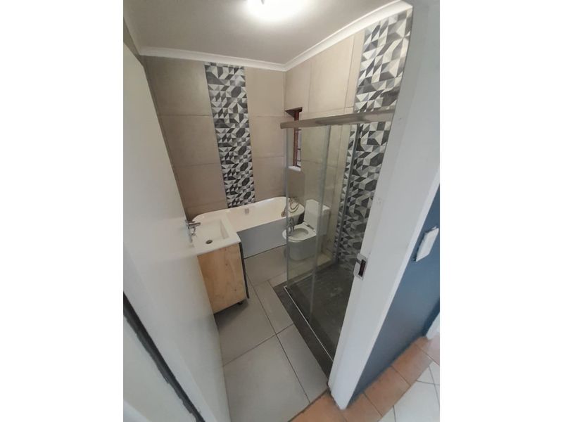 Midrand - 2 Bedroom Corner Stack Unit For Sale - Photo 7