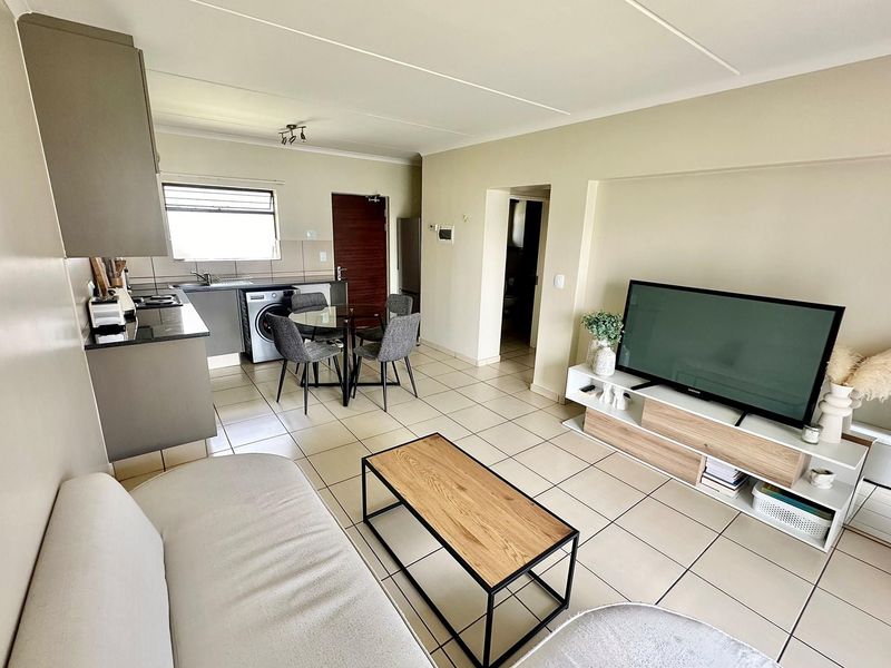 Modern 1-Bedroom Apartment with Open Balcony and Communal Pool in Barbeque Downs - Photo 8