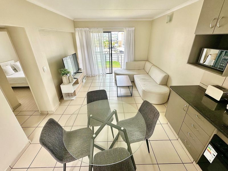 Modern 1-Bedroom Apartment with Open Balcony and Communal Pool in Barbeque Downs - Photo 4