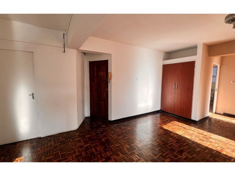 Newly Renovated 2.5-Bedroom Apartment in South Beach - Photo 10