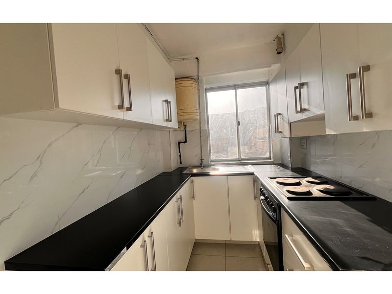 Newly Renovated 2.5-Bedroom Apartment in South Beach - Photo 9