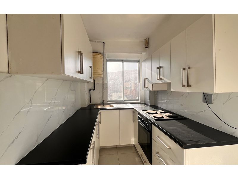 Newly Renovated 2.5-Bedroom Apartment in South Beach - Photo 8