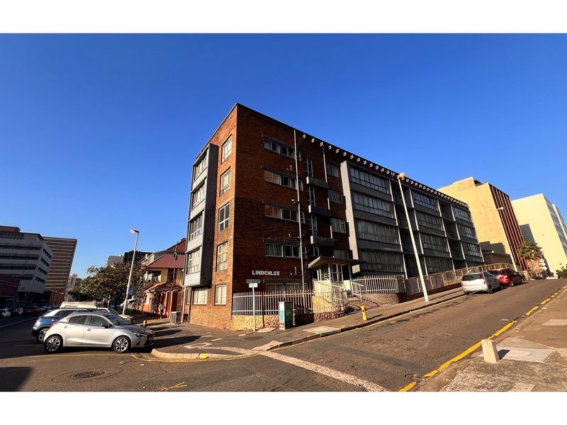 Newly Renovated 2.5-Bedroom Apartment in South Beach - Photo 2