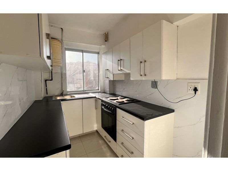 Newly Renovated 2.5-Bedroom Apartment in South Beach - Photo 7