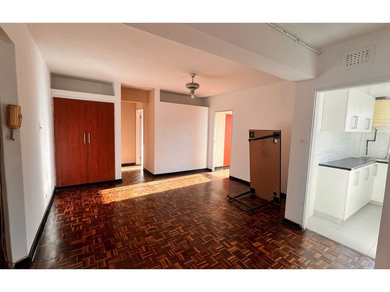 Newly Renovated 2.5-Bedroom Apartment in South Beach - Photo 4