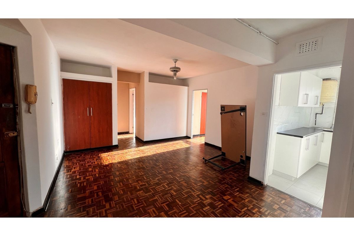 Newly Renovated 2.5-Bedroom Apartment in South Beach - Photo 4