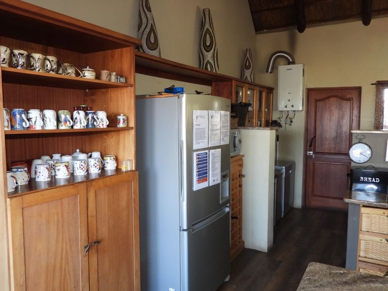 Charming 4-bedroom thatch home for Sale - Highlands Wilderness, Bela Bela - Photo 10