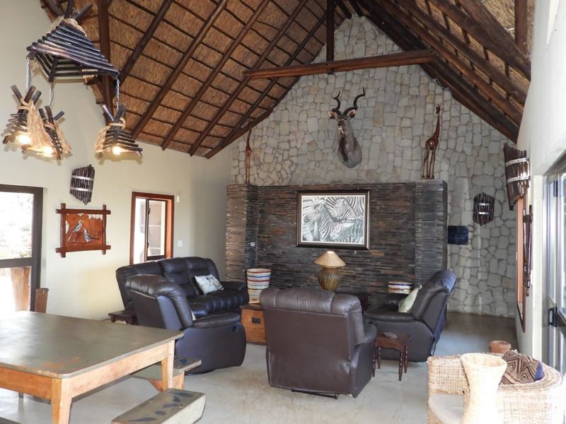 Charming 4-bedroom thatch home for Sale - Highlands Wilderness, Bela Bela - Photo 6