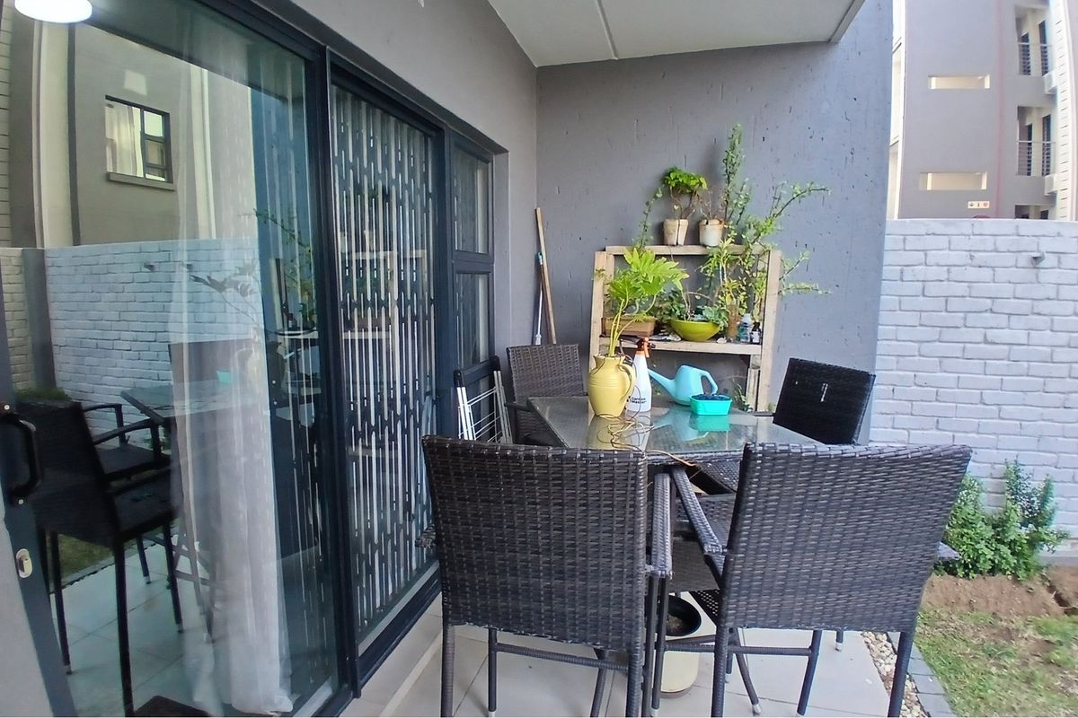 2-BEDROOM 2 BATHROOM 2 CAR PARK AVAILABLE FOR SALE - Photo 2