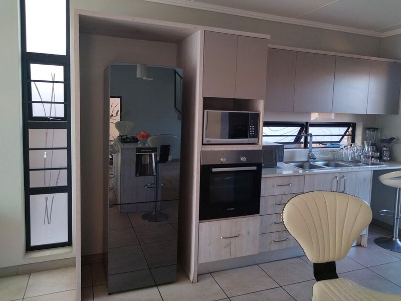 3 Bedroom Townhouse For Sale in Amberfield - Photo 3