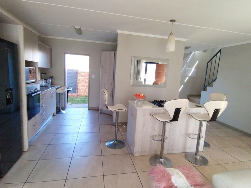 3 Bedroom Townhouse For Sale in Amberfield - Photo 4