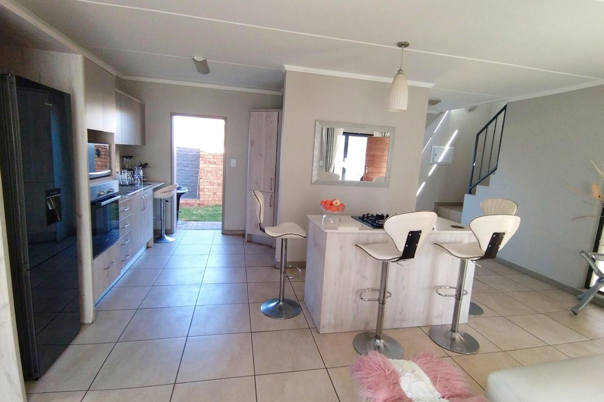 3 Bedroom Townhouse For Sale in Amberfield - Photo 4