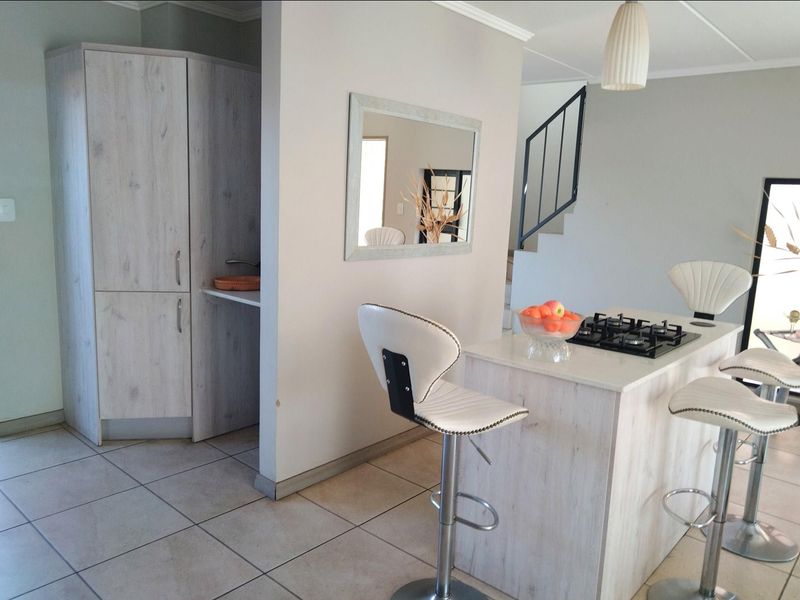 3 Bedroom Townhouse For Sale in Amberfield - Photo 2