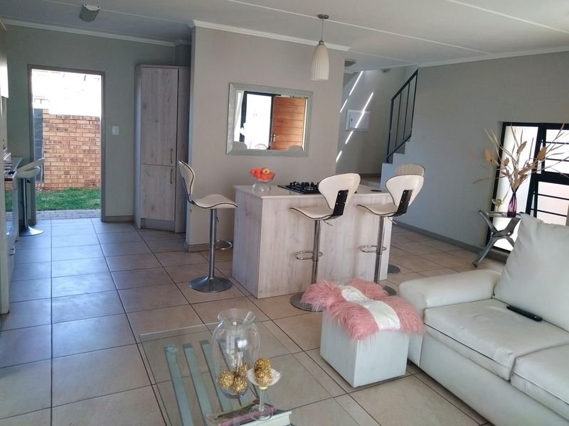 3 Bedroom Townhouse For Sale in Amberfield - Photo 5