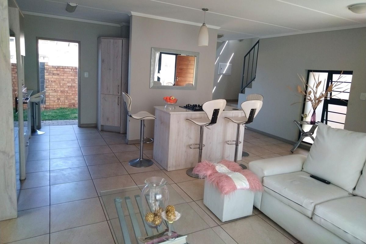 3 Bedroom Townhouse For Sale in Amberfield - Photo 5