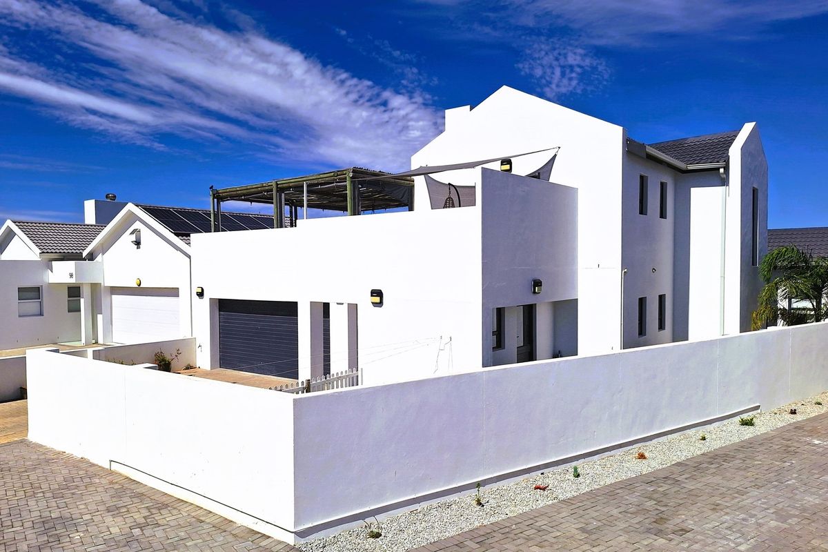 Estate Living at its finest: Stylish, Secure, Serene with partial Ocean Views. - Photo 4