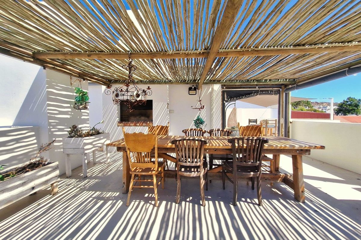 Estate Living at its finest: Stylish, Secure, Serene with partial Ocean Views. - Photo 3