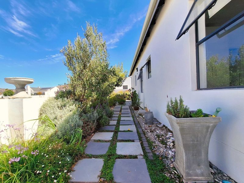 Estate Living at its finest: Stylish, Secure, Serene with partial Ocean Views. - Photo 9