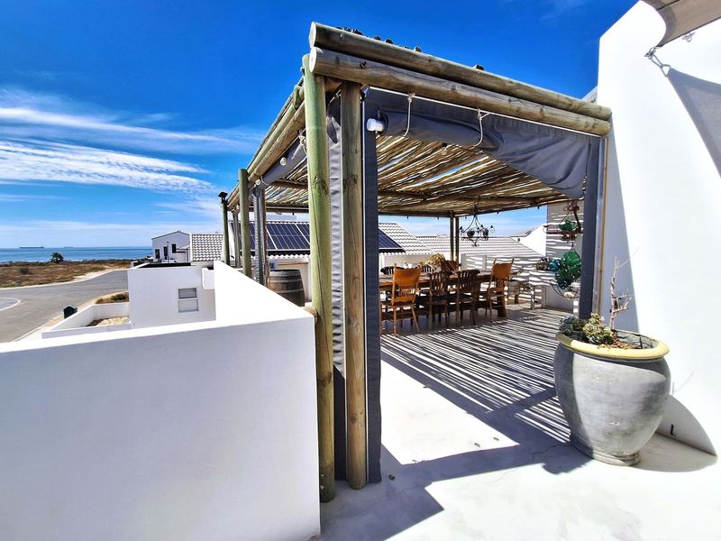 Estate Living at its finest: Stylish, Secure, Serene with partial Ocean Views. - Photo 2