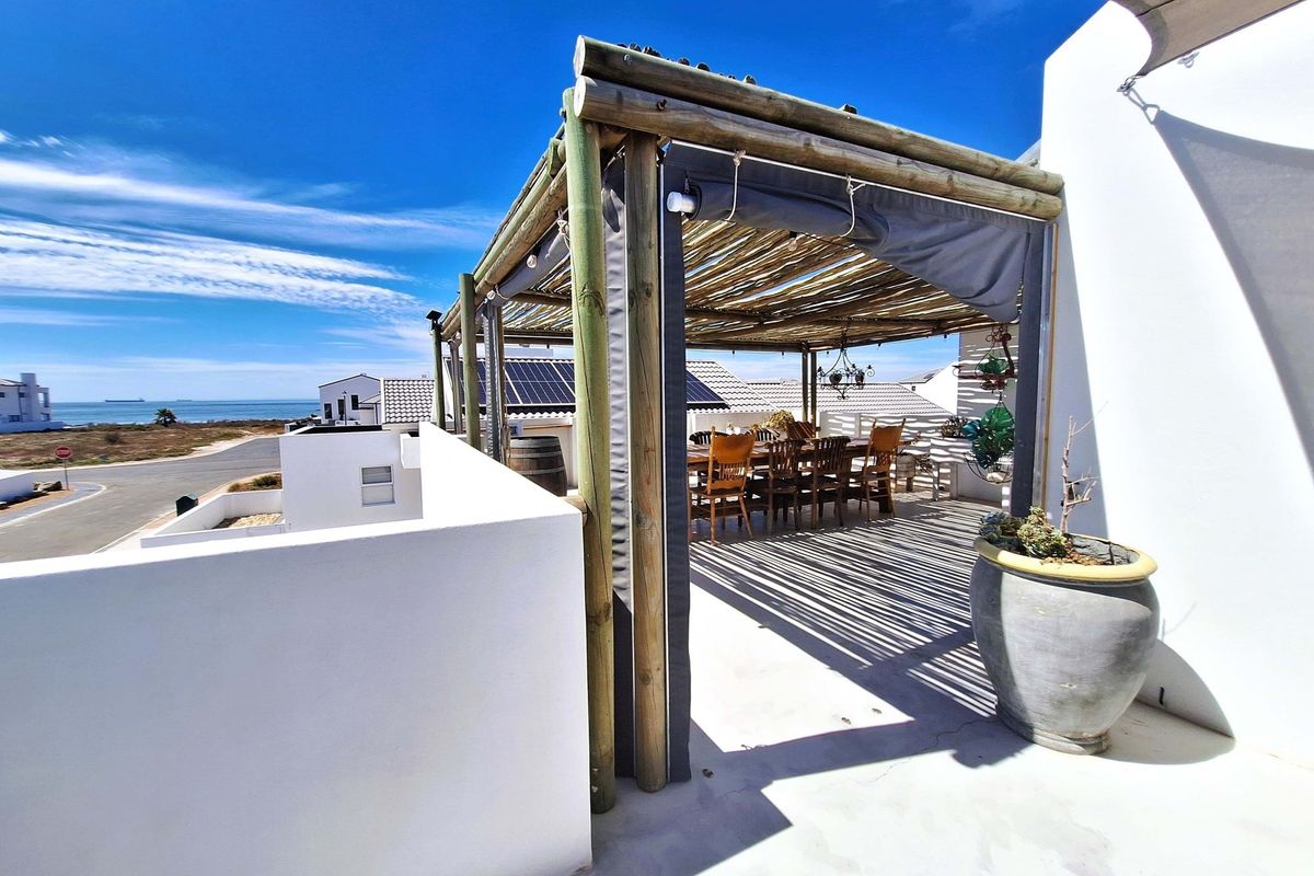 Estate Living at its finest: Stylish, Secure, Serene with partial Ocean Views. - Photo 2