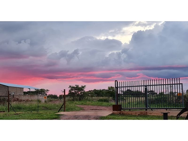 Farm with the most stunning sunset and sunrise views: for sale boekenhoutskloof - Photo 2
