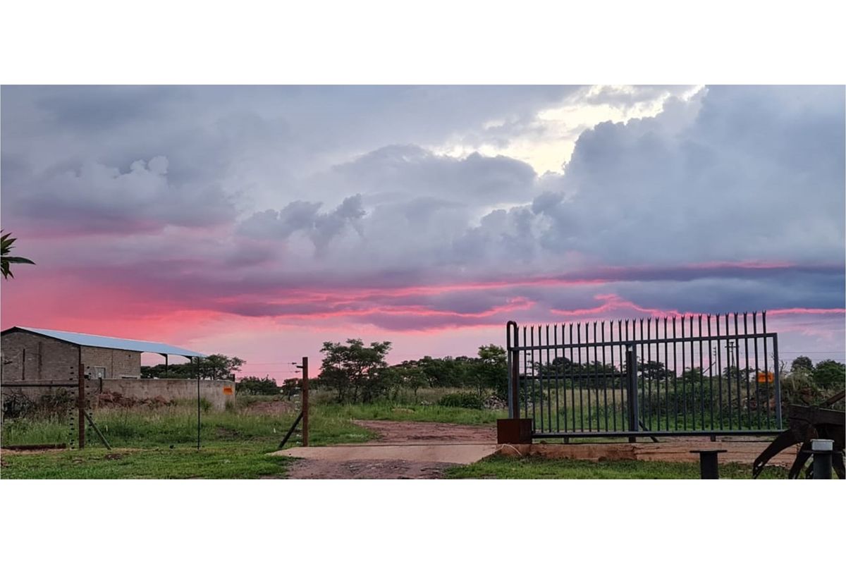 Farm with the most stunning sunset and sunrise views: for sale boekenhoutskloof - Photo 2