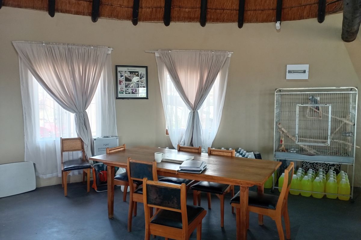 Farm with the most stunning sunset and sunrise views: for sale boekenhoutskloof - Photo 4