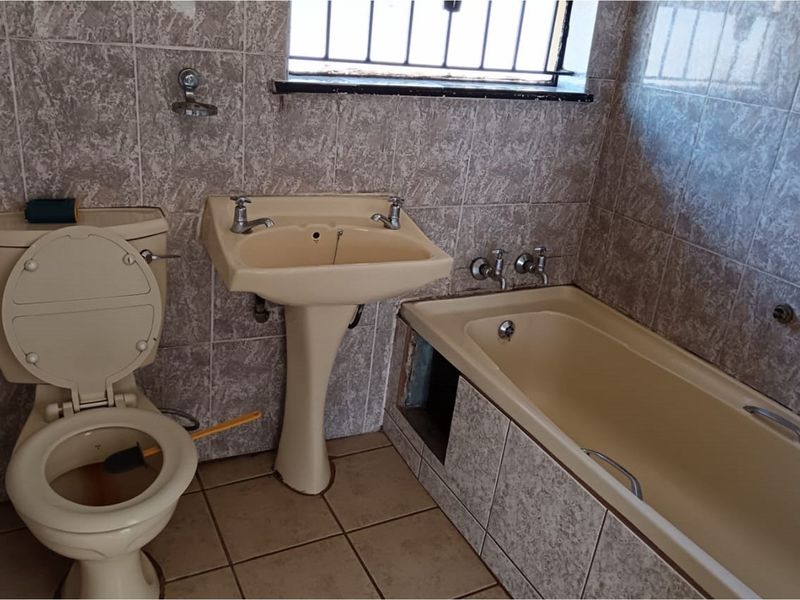 Charming 2-Bedroom Home in Orlando Gardens - Photo 10