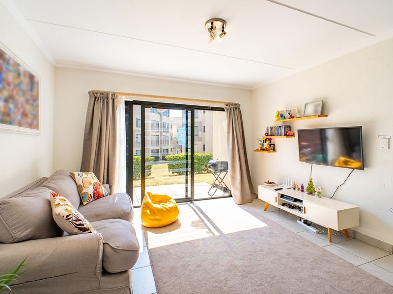 Spacious Ground Floor Three Bedroom Apartment With Two Bathrooms - Photo 5