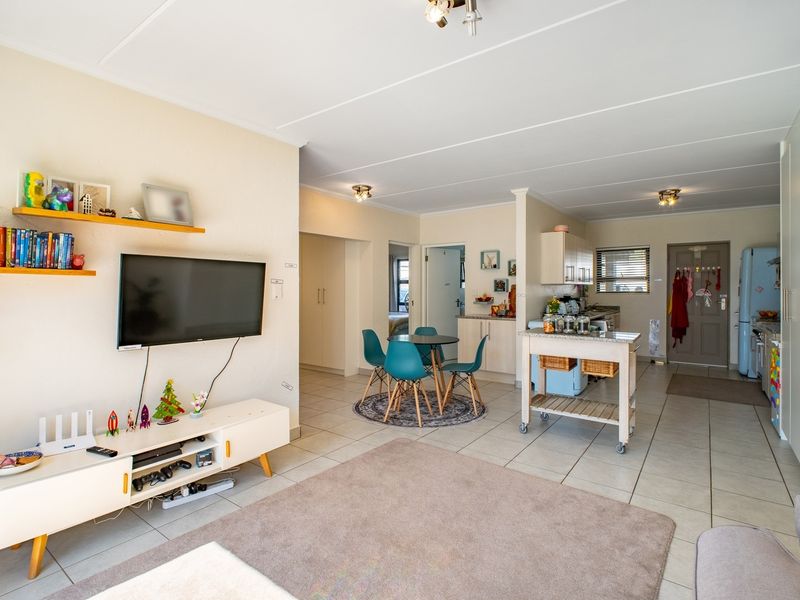 Spacious Ground Floor 2Bed Apartment with Garden and Flexible Office Space - Photo 4
