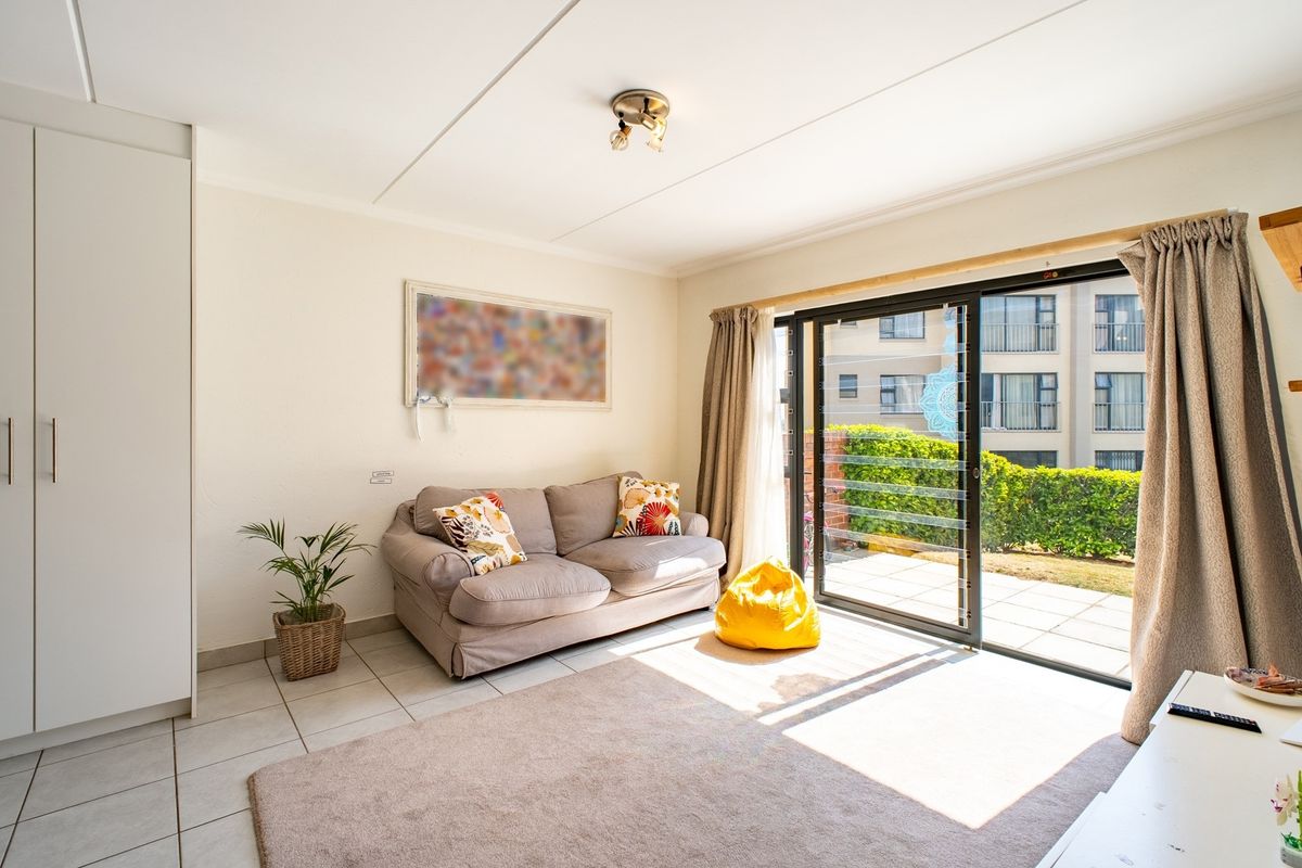 Spacious Ground Floor 2Bed Apartment with Garden and Flexible Office Space - Photo 3