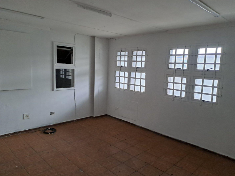 Warehouse to let in Springfield Park. - Photo 5