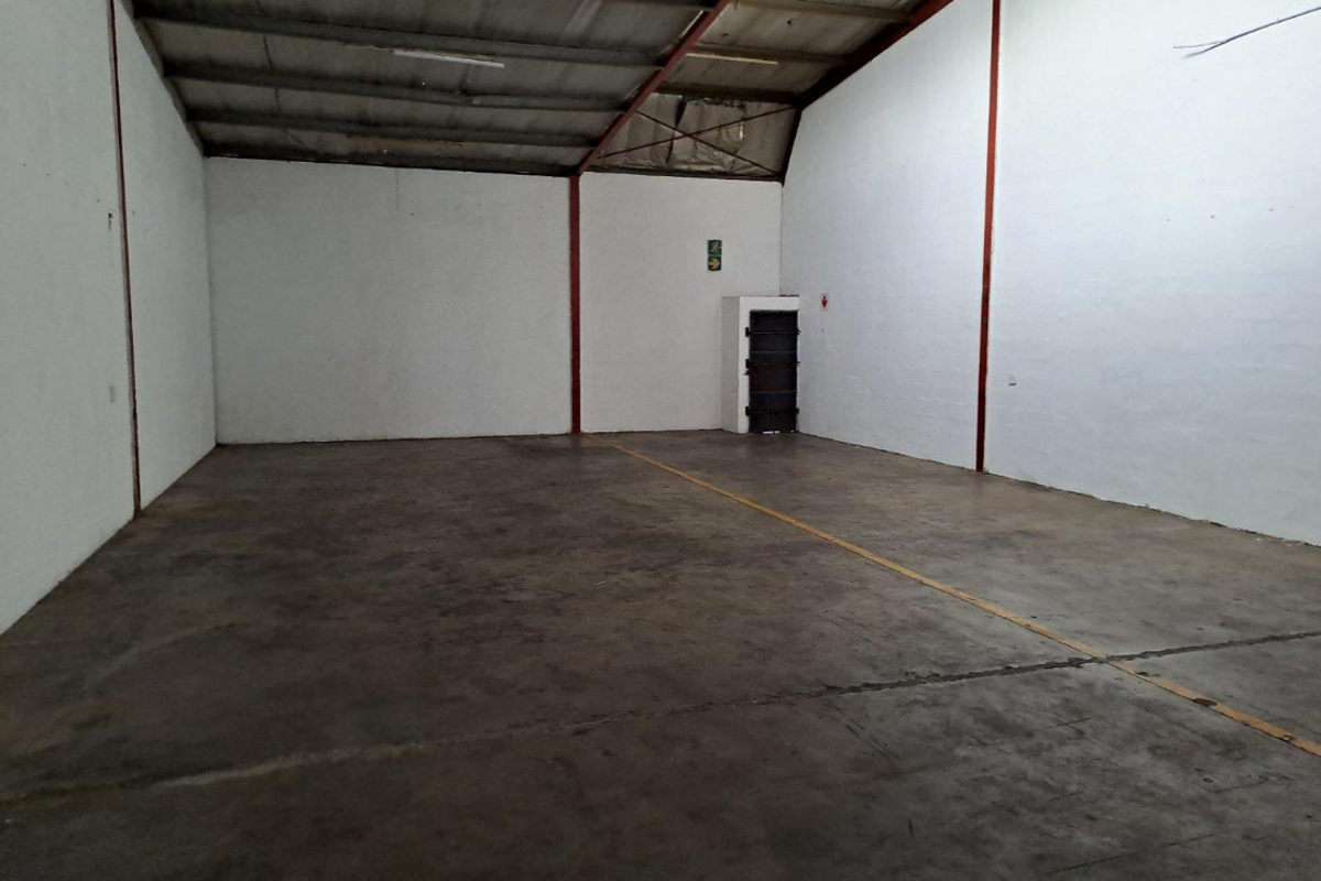 Warehouse to let in Springfield Park. - Photo 2