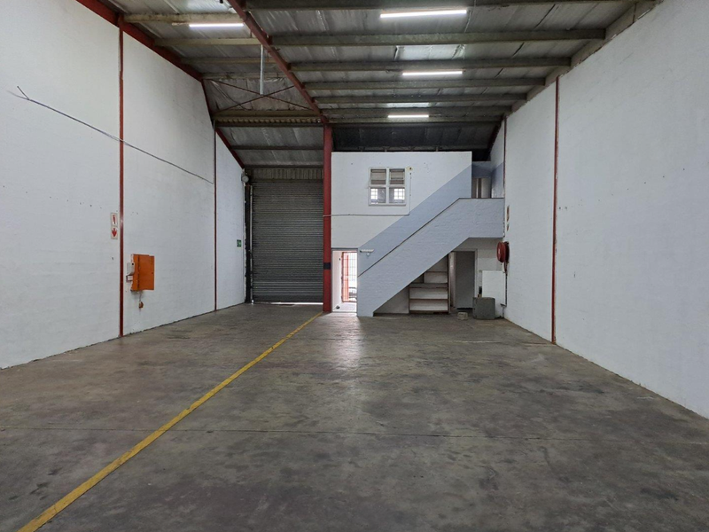 Warehouse to let in Springfield Park. - Photo 3
