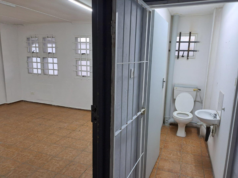 Warehouse to let in Springfield Park. - Photo 7