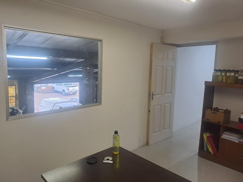 Warehouse to let in Springfield Park Durban. - Photo 8
