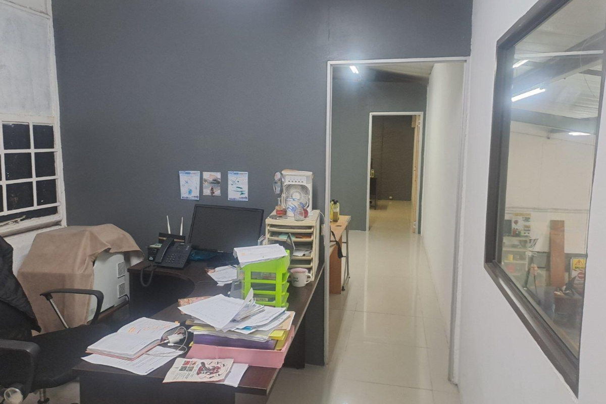 Warehouse to let in Springfield Park Durban. - Photo 4
