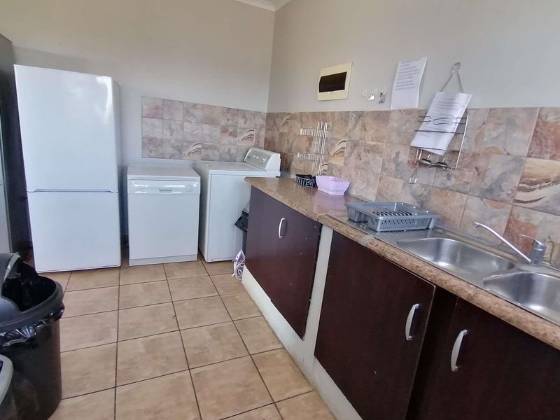 7 Bedroom Split Level Home in Ramsgate - Photo 9