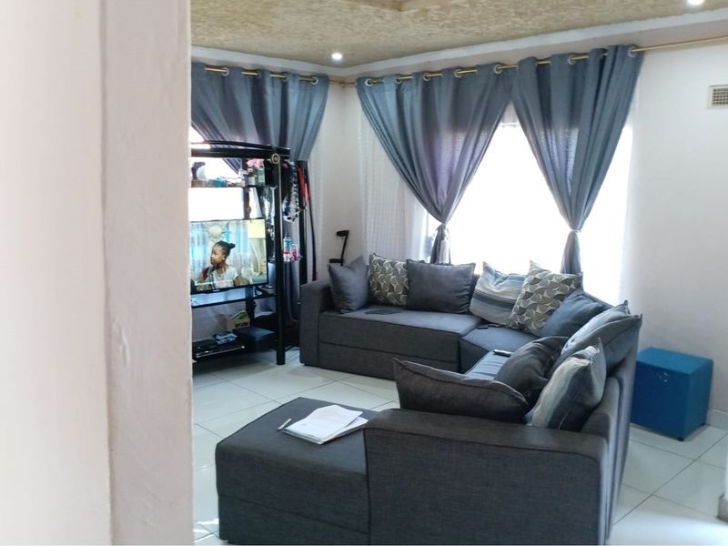 Family House - Photo 6