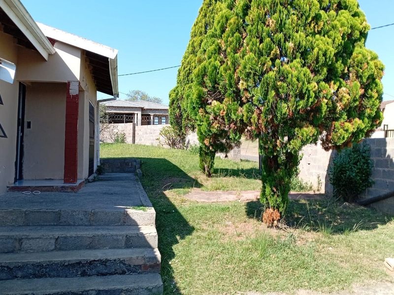 Family House - Photo 2