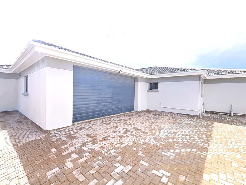 Elegant New Home Just 200m from the Beach in Sought-After Kabeljauws - Photo 4