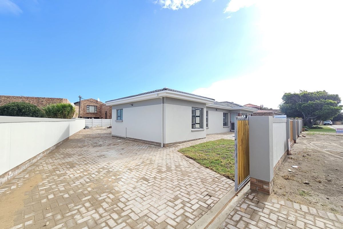 Elegant New Home Just 200m from the Beach in Sought-After Kabeljauws - Photo 2