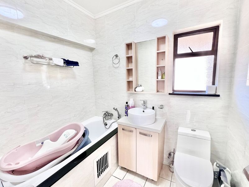 Modern Two-Bed, Two-Bath Apartment in Secure Complex - Photo 6