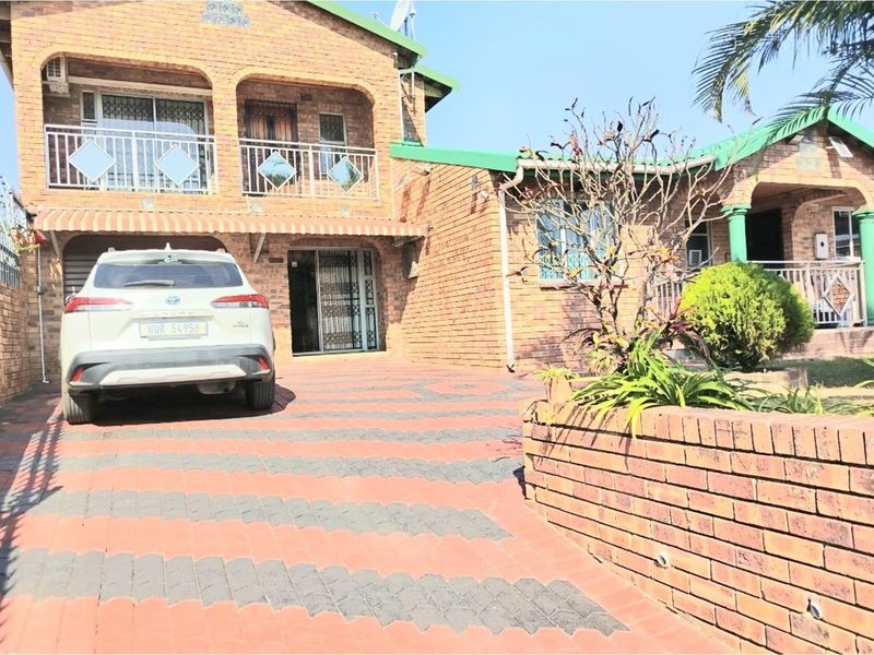 3 PROPERTIES FOR THE PRICE OF ONE! Modern Corner Simplex for Sale in Rydalvale Phoenix - Photo 1