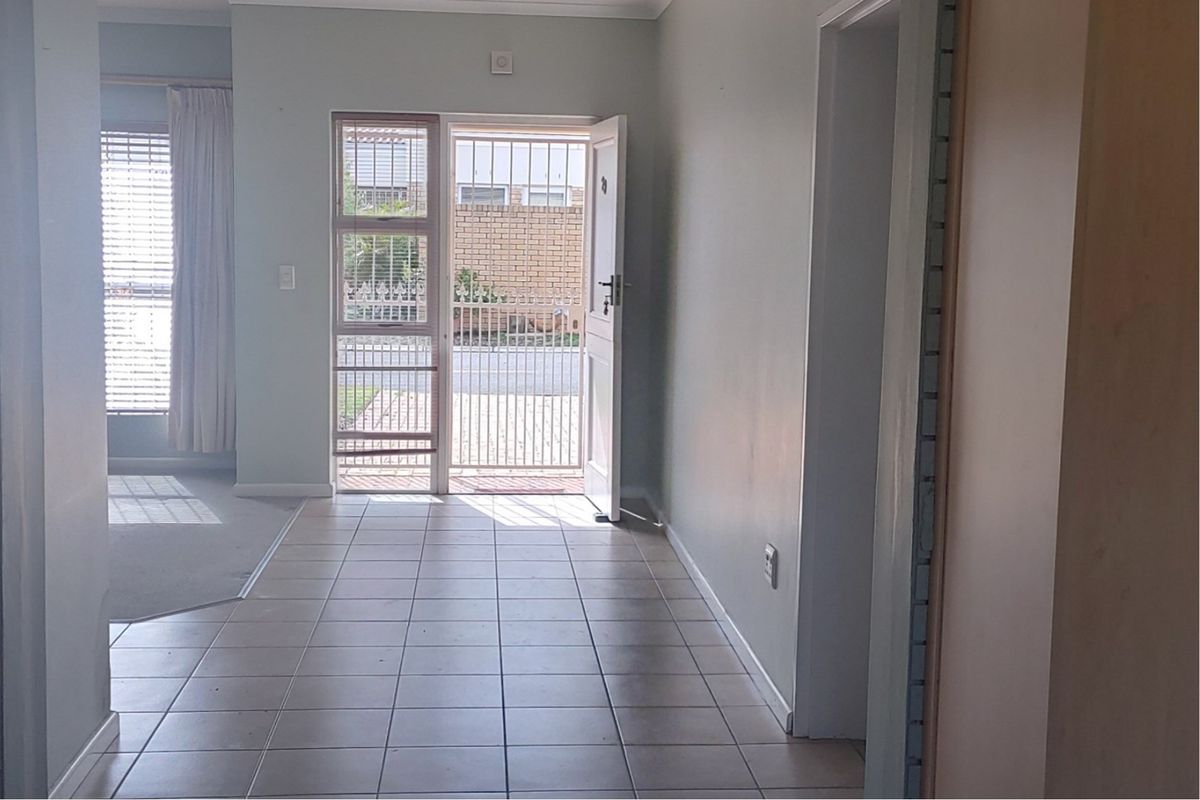 Spacious 2-Bedroom Home with Flexible Layout in Secure Klaradyn Retirement Village (SOLD) - Photo 3