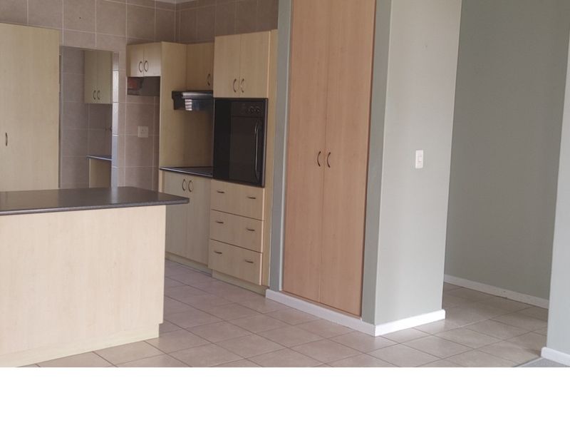Spacious 2-Bedroom Home with Flexible Layout in Secure Klaradyn Retirement Village (SOLD) - Photo 10