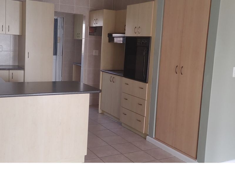 Spacious 2-Bedroom Home with Flexible Layout in Secure Klaradyn Retirement Village (SOLD) - Photo 8