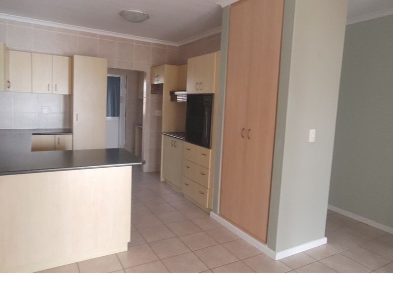 Spacious 2-Bedroom Home with Flexible Layout in Secure Klaradyn Retirement Village (SOLD) - Photo 7