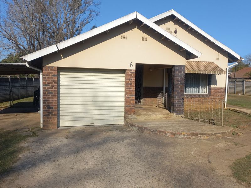 SCOTTSVILLE FAMILY HOUE OR CHANGE IT TO STUDENT ACCOMMODATION - Photo 2