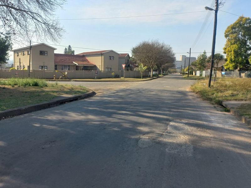 SCOTTSVILLE FAMILY HOUE OR CHANGE IT TO STUDENT ACCOMMODATION - Photo 3